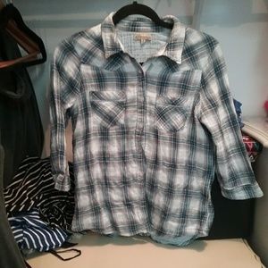 Blue plaid quarter length sleeve shirt